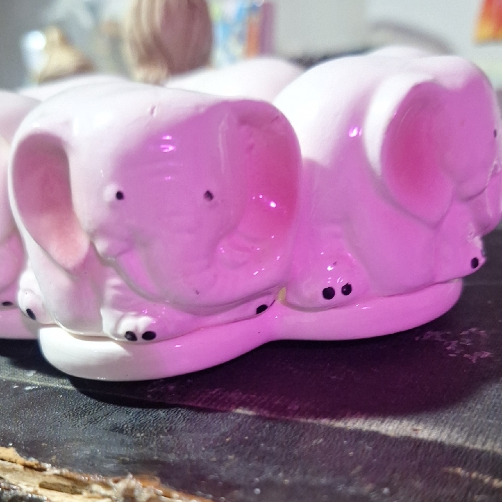 Vintage Pink Circular Elephant Ceramic Candle Holder